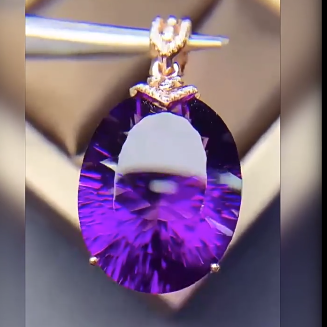 <strong>天然紫水晶</strong>